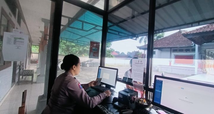 Melalui Polantas Menyapa, Layanan Drive Thru Satlantas Regident Polres Jembrana Berikan Layanan Humanis, Mudah, Cepat dan Transparan.