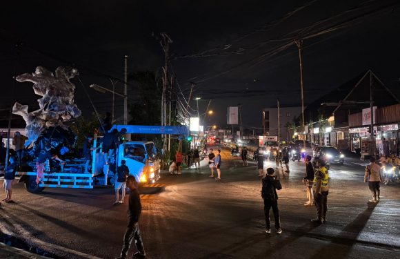 Personel Polsek Denpasar Barat Pam Keberangkatan Ogoh-Ogoh Kuta Selatan Menuju Festival Puspem Badung 2026.