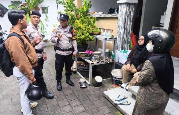 Tindaklanjuti Laporan 110, Polsek Densel Tangani Laka Lantas di Jalan Dukuh Sari Sesetan Denpasar.