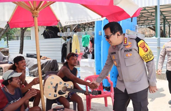 Pengamanan Kawasan Wisata Pantai Kuta Saat Libur Hari Raya, Wisatawan Merasa Aman dan Nyaman.