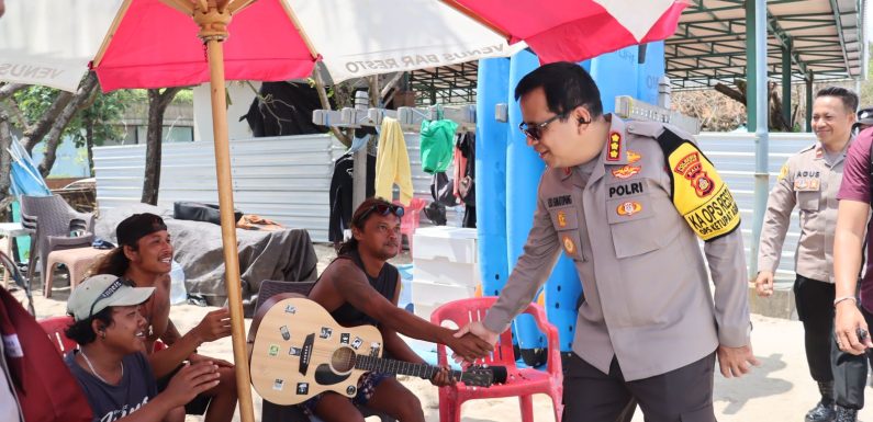 Pengamanan Kawasan Wisata Pantai Kuta Saat Libur Hari Raya, Wisatawan Merasa Aman dan Nyaman.