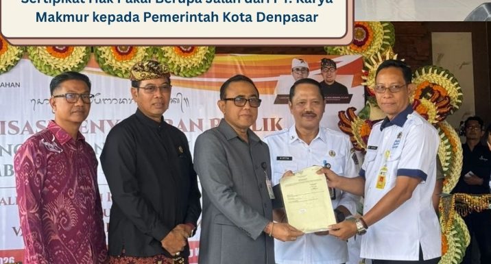 Kepala Kantor Pertanahan Kota Denpasar yang diwakili  Kepala Seksi Penetapan Hak dan Pendaftaran Gelar penyerahan sertipikat hak pakai berupa jalan dari PT Karya Makmur kepada Pemerintah Kota Denpasar.