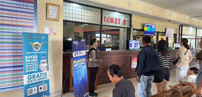 Melalui Polantas Menyapa, Proses Layanan STNK Pada UPTD Samsat Tabanan Petugas Regident Polres Tabanan Berikan Layanan Mudah, Cepat dan Transparan.