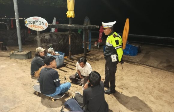 Patroli Personel Polsek Kuta Sasar Jalur Rawan, Antisipasi Aksi Balap Liar dan Kejahatan Jalanan