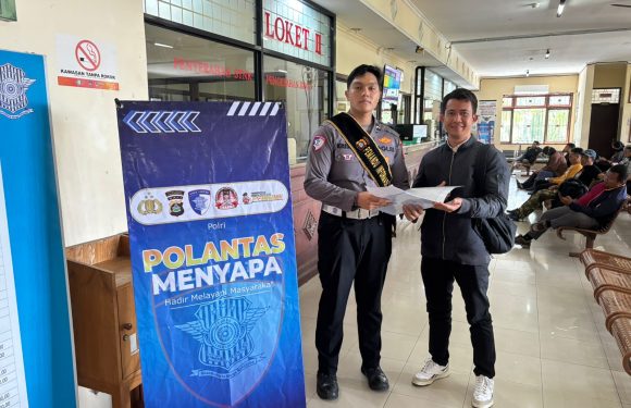 Petugas Satlantas Polres Tabanan Terus Berkomitmen Berikan Pelayanan Optimal pada Pelayanan STNK UPT Samsat Tabanan.