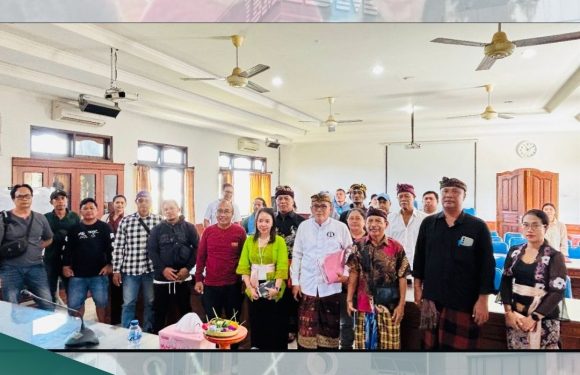 Kantor Pertanahan Kota Denpasar Diwakili Kasi Sengketa melaksanakan Mediasi Terkait Permohonan Penyelesaian Permasalahan tumpang tindih bidang tanah di Kantor Desa Pemogan,