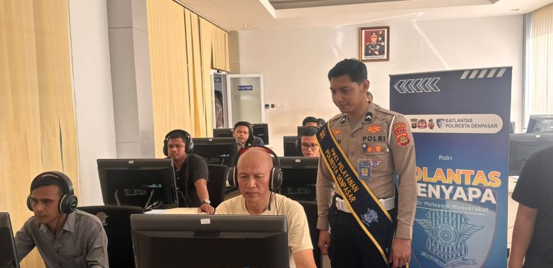 Pelayanan Humanis Satpas SIM Polresta Denpasar, Petugas Bantu Pemohon dalam Proses Pendataan Identitas