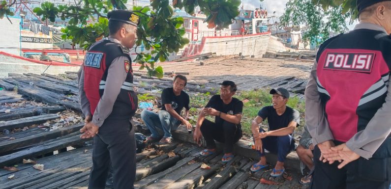 Sambang  Kamtibmas di Pelabuhan Benoa, Polsek Kawasan Pelabuhan Benoa Ajak ABK Kapal Ikan Jaga Kamtibmas