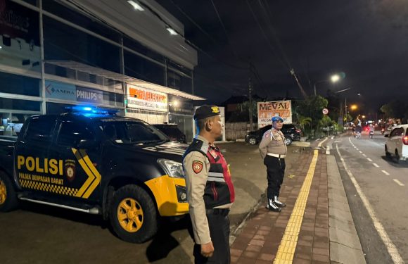 Cegah Balap Liar dan Gangguan Kamtibmas, Polsek Denbar Gelar Patroli Blue Light Subuh.