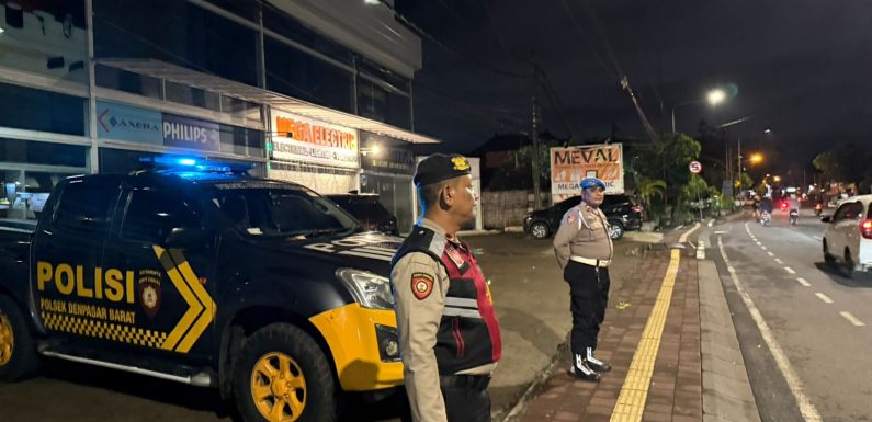 Cegah Balap Liar dan Gangguan Kamtibmas, Polsek Denbar Gelar Patroli Blue Light Subuh.