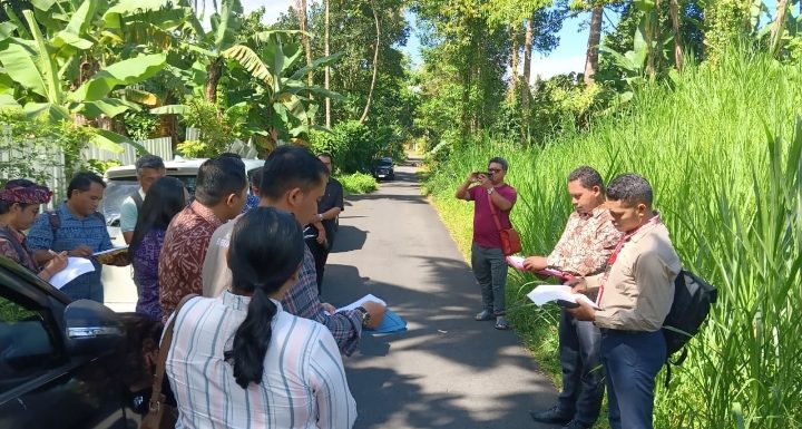 Tim Kantor Pertanahan Kabupaten Bangli Hadiri Pemeriksaan Setempat Perkara Pertanahan di Desa Jehem.