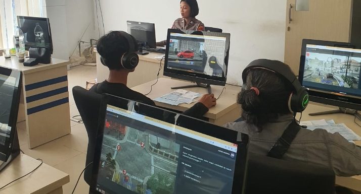 Bimbingan Humanis Satpas SIM Polresta Denpasar, Pemohon Dibekali Pemahaman Sebelum Ujian Teori