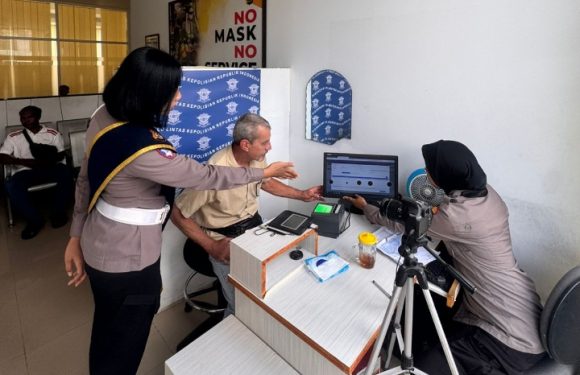 Pelayanan Humanis Satpas SIM Polresta Denpasar, Pemohon Dibantu Langsung dengan Ramah dan Profesional.