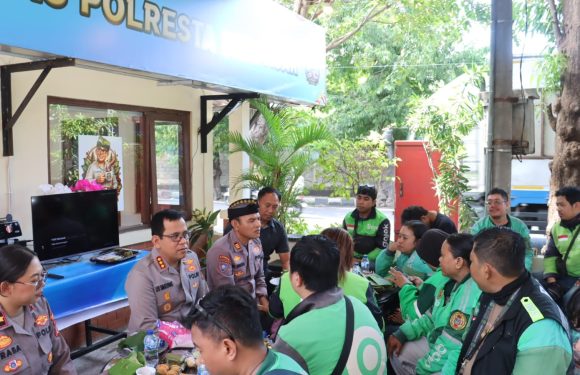 Ngopi Kamtibmas Bersama Komunitas Ojol, Kapolresta Denpasar Ajak Jaga Keamanan Kota