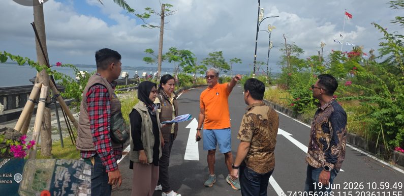 Petugas Lapangan Kantah Kota Denpasar Melakukan Peninjauan Lapangan Terkait Permohonan Penggunaan dan Pemanfaatan Tanah.