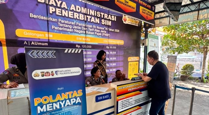 Polantas Menyapa, Satpas SIM Polresta Denpasar Berikan Pendampingan dan Panduan Humanis kepada Pemohon