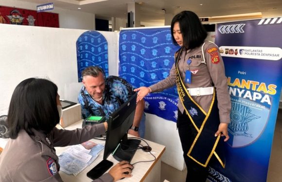 Pelayanan Humanis Satpas SIM Polresta Denpasar, Pemohon Dibantu Hingga Proses Foto SIM
