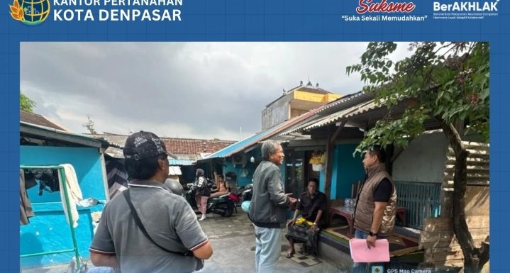 Petugas Kantor Pertanahan Kota Denpasar Melaksanakan Peninjauan Lapangan Terkait Permohonan Sertipikat Pengganti Karena Hilang.