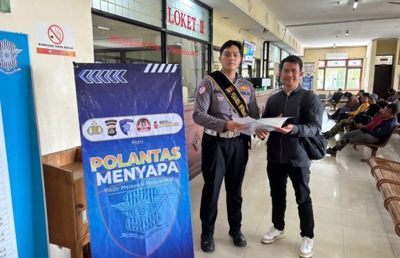 Petugas Satlantas Polres Tabanan Terus Berkomitmen Berikan Pelayanan Optimal pada Pelayanan STNK UPT Samsat Tabanan