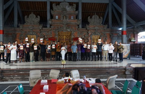 Kepala Kantor Pertanahan Kabupaten Badung Menghadiri Kegiatan Penyerahan Sertifikat Tanah Rumah Ibadah dan Aset Pemerintah Daerah oleh Komisi II DPR RI