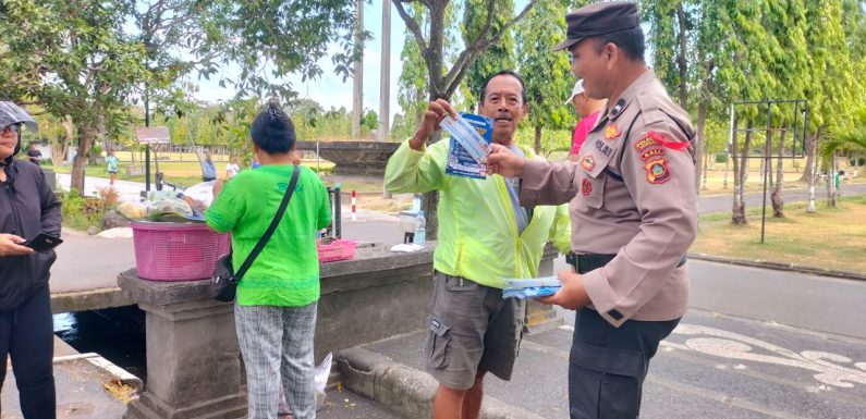 Gencarkan Edukasi di Kawasan Renon, Personel Satgas Preemtif Ops Pekat Agung 2026 Polresta Denpasar Sebarkan Brosur