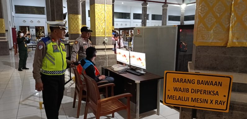 Pengamanan Kedatangan KM Tilongkabila di Pelabuhan Benoa Berjalan Aman, Ratusan Penumpang Diperiksa