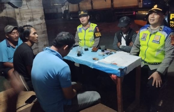 Polsek Denpasar Barat Sambangi Sopir Truk, Edukasi Kamtibmas dan Keselamatan Berlalu Lintas