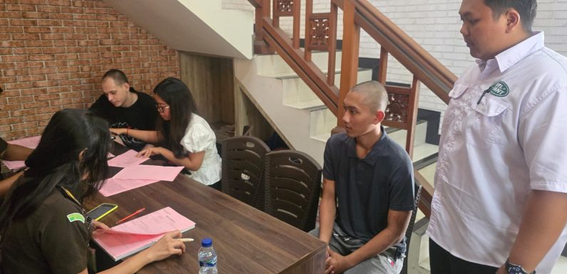Unit Reskrim Polsek Dentim Limpahkan Tersangka dan Barang Bukti Kasus Pencurian ke Kejaksaan Negeri Denpasar