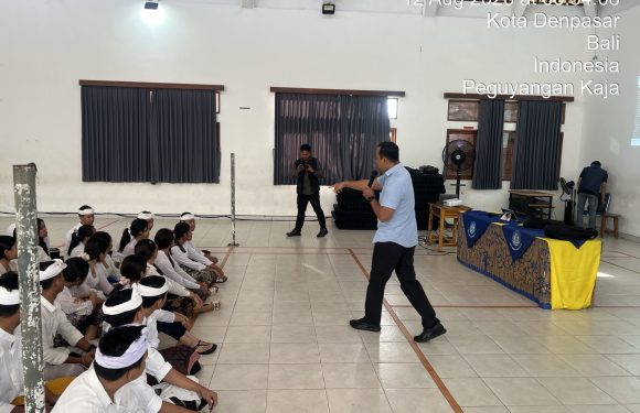 Polresta Denpasar Sosialisasikan Pemahaman Artificial Intelligence (AI) kepada Siswa SMA Negeri 8 Denpasar