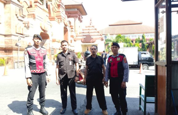 Patroli Dialogis Unit Turjawali Samapta Polresta Denpasar Jaga Kamtibmas di Pasar Badung