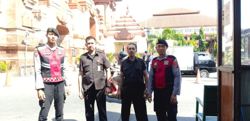 Patroli Dialogis Unit Turjawali Samapta Polresta Denpasar Jaga Kamtibmas di Pasar Badung