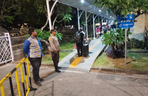 Polsek Benoa Perketat Pengamanan Kedatangan KM Binaiya, Ratusan Penumpang Tiba di Pelabuhan Benoa