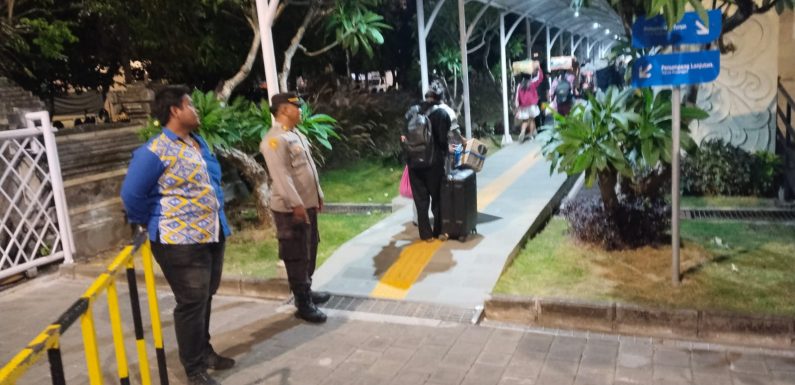 Polsek Benoa Perketat Pengamanan Kedatangan KM Binaiya, Ratusan Penumpang Tiba di Pelabuhan Benoa