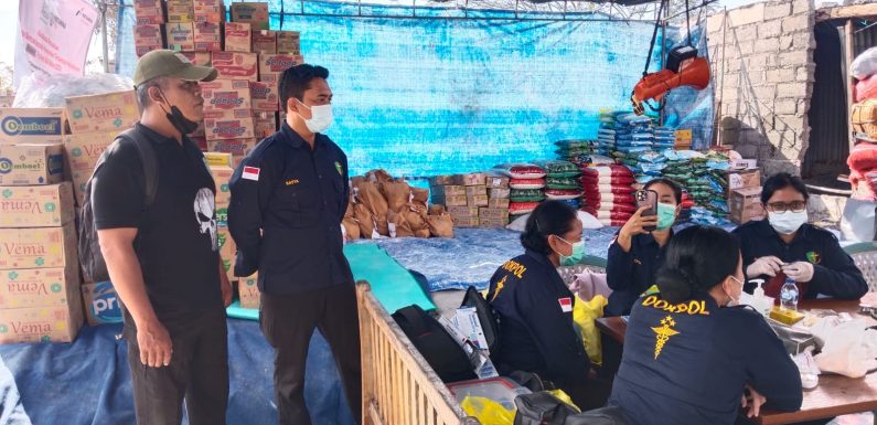 Dokkes Polresta Denpasar Bersama Dinkes Berikan Bakti Kesehatan bagi Korban Kebakaran di Jalan Nakula