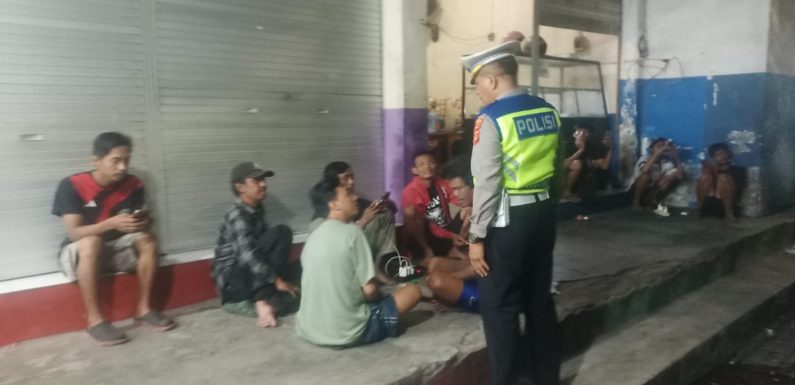 Cooling System di Pelabuhan Benoa, Polisi Sambangi ABK dan Ajak Jaga Kamtibmas Tetap Kondusif