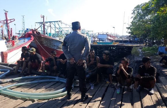Patroli Sambang Polsek Kawasan Pelabuhan Benoa Sampaikan Pesan Kamtibmas