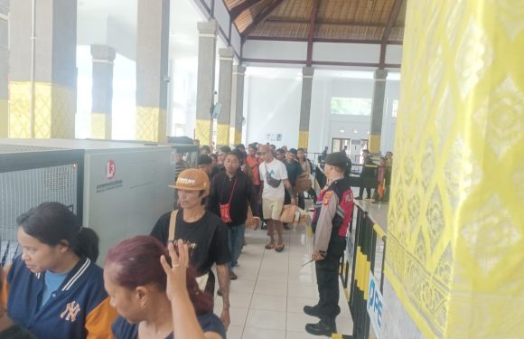 Polsek Benoa Pengamanan dan Patroli Gabungan Kedatangan KM Awu