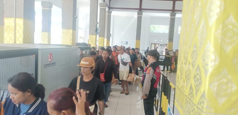 Polsek Benoa Pengamanan dan Patroli Gabungan Kedatangan KM Awu