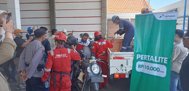 Polsek Denpasar Selatan Kawal Delivery Service Pertamina, Upaya Urai Antrean BBM