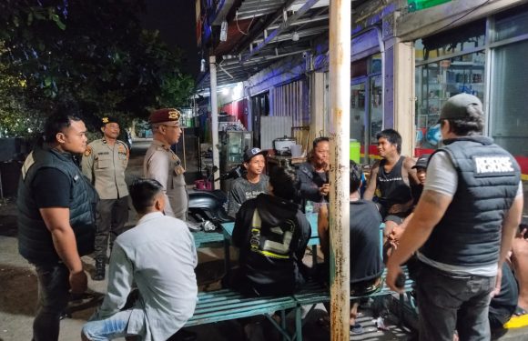 Polsek Kawasan Pelabuhan Benoa Sambangi ABK Kapal Ikan, Ajak Bersama Jaga Kamtibmas Tetap Kondusif